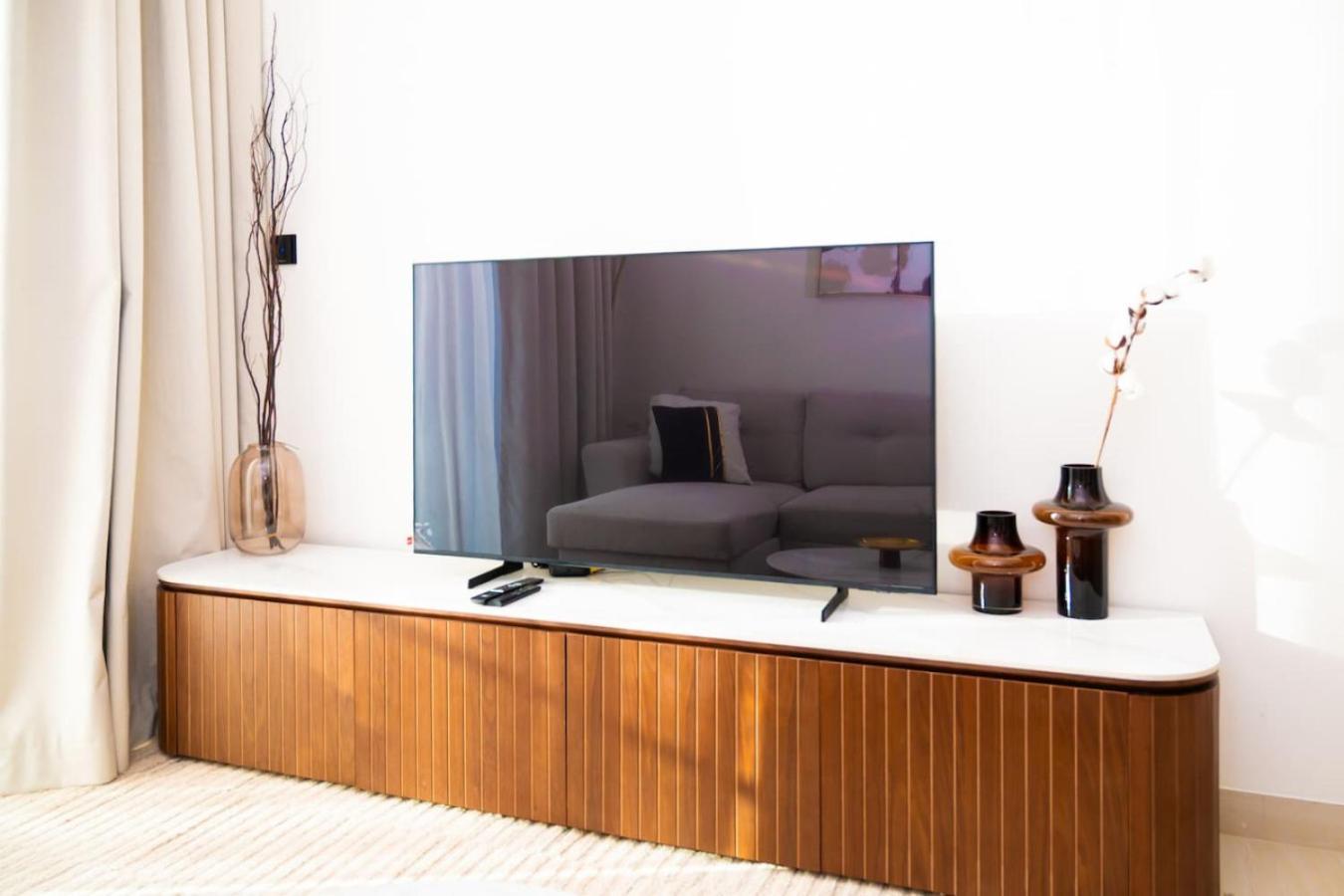 Apartment Luxury 1br On High Floor Jvc