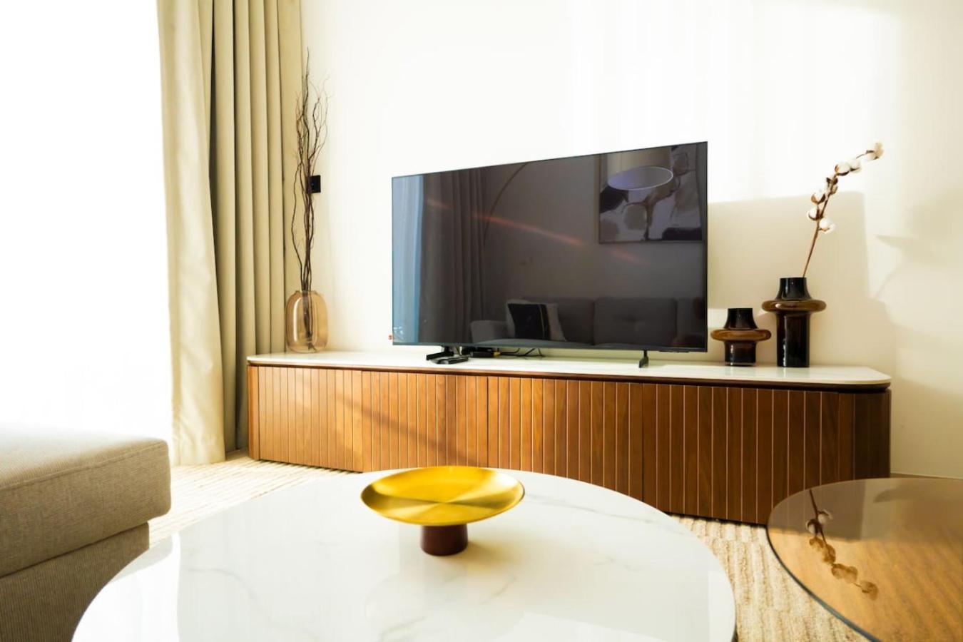 Apartment Luxury 1br On High Floor Jvc